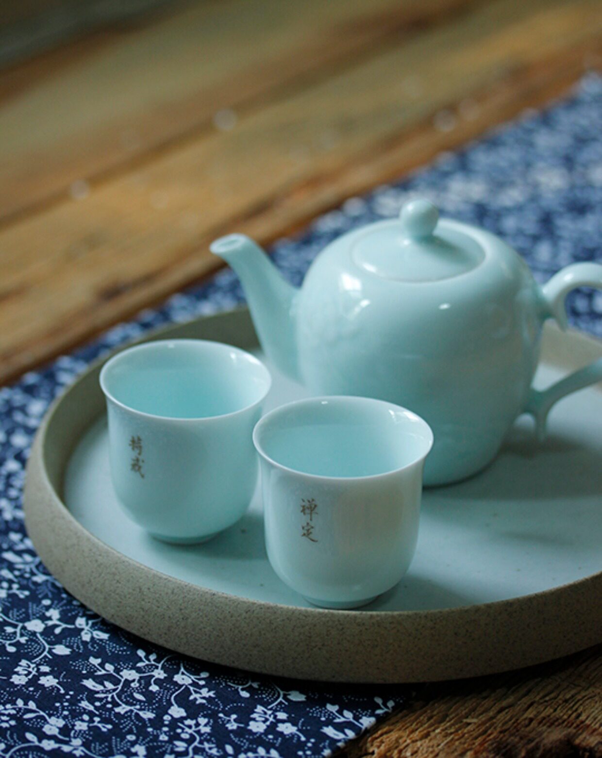 闲云堂24k纯金 手绘六度杯小茶杯品茗杯 青瓷浅雕刻陶瓷功夫茶具_7折