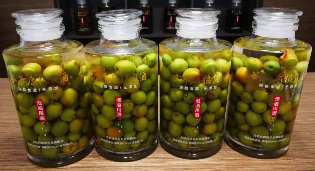 自制青梅泡酒,酸甜可口,这个夏天的必备