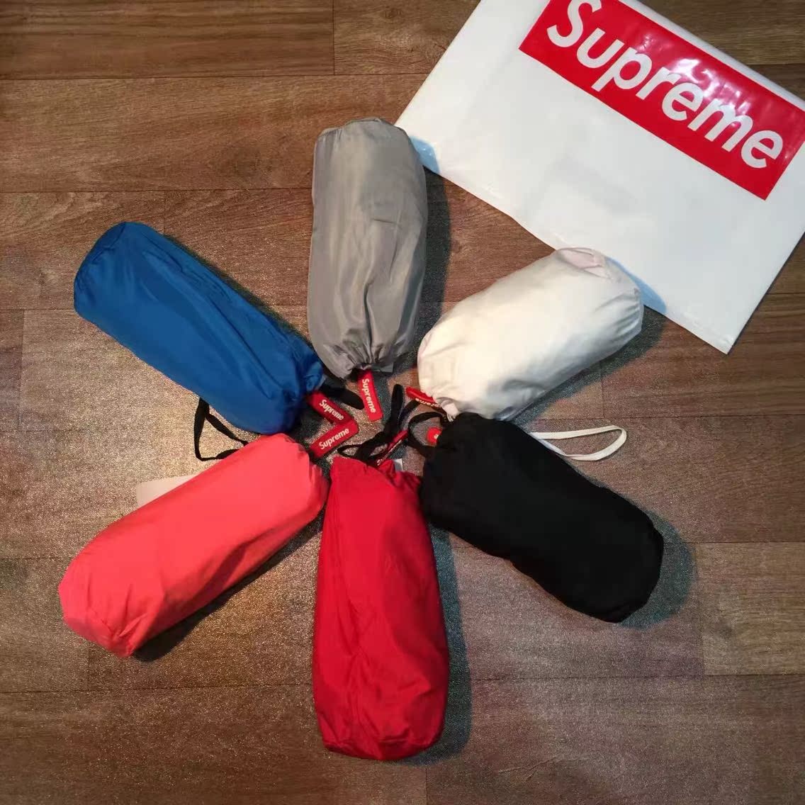 supreme lv開箱 Supreme大貼標情侶款純色防曬皮膚衣風衣 supremelv帽子