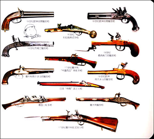 中有大量的图片及文字向少年朋友们介绍了世界各国不同种类的手枪