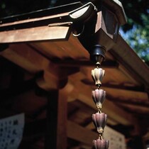 Ancient built courtyard gutter gutter gutter falling water chain drainage chain Chinese style Japanese courtyard garden eaves water guide rain chain