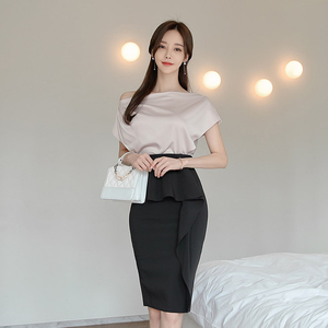 Spring style Korean slim temperament gentle off shoulder top and high waist Ruffle Skirt