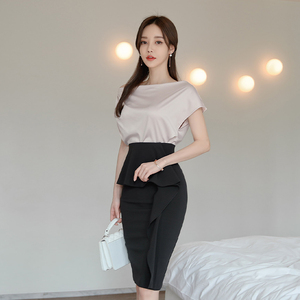 Spring style Korean slim temperament gentle off shoulder top and high waist Ruffle Skirt