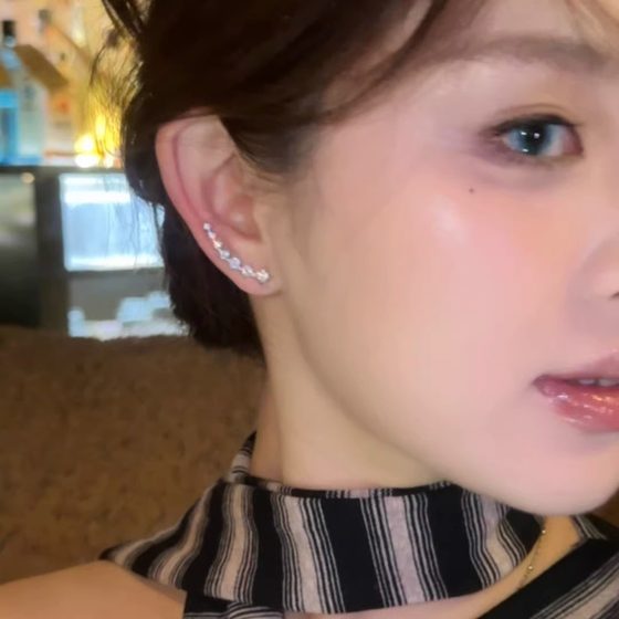 모조 다이아몬드 은하 1 열 빛나는 귀걸이 2025 여성을위한 새로운 디자인 감각과 우아함 귀걸이 모조 다이아몬드 은하 1 열 빛나는 귀걸이 2025 여성을위한 새로운 디자인 감각과 우아함 귀걸이