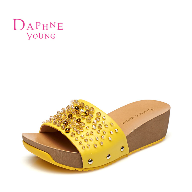 Daphne/达芙妮2015专柜新品女鞋 时尚中坡跟水钻串珠一字式凉拖鞋