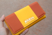 The lady of the brand the nylon cloth long purse.