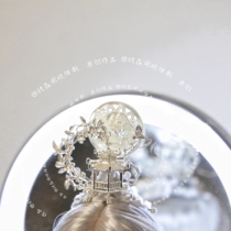 In the end of the Laurel Kiosks Jewelry Tailpiece