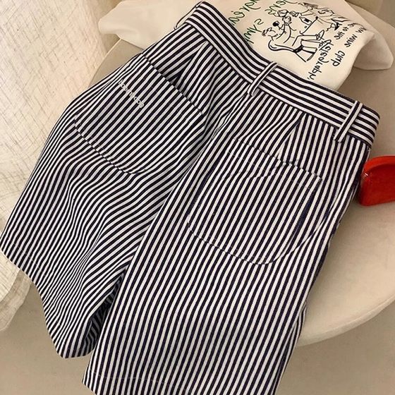 2025 summer new hot design niche striped shorts for women with high waist slim and versatile casual five-point pants
2025 summer new hot design niche striped shorts for women with high waist slim and versatile casual five-point pants