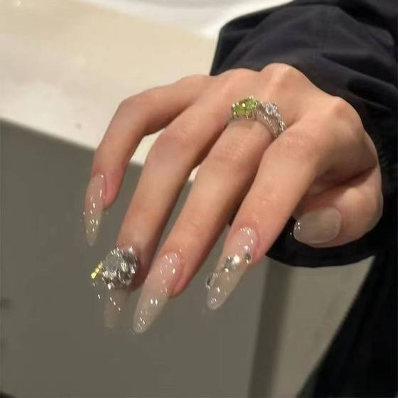 Bingtong Internet Celebrity New Style Flash Diamond Ball 완성 된 매니큐어 패치 자연스럽게 흰색 중간 길이 웨딩 네일 조각 손을 착용하는 손톱 Bingtong Internet Celebrity New Style Flash Diamond Ball 완성 된 매니큐어 패치 자연스럽게 흰색 중간 길이 웨딩 네일 조각 손을 착용하는 손톱