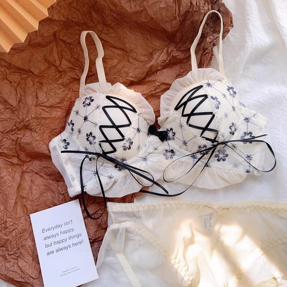 Night and France Lolita strap lace underwear girl with small ringless breasts gathered together sweet and sexy bra
Night and France Lolita strap lace underwear girl with small ringless breasts gathered together sweet and sexy bra