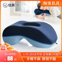 Nap pillow school classroom noon break lunch break lunch Primary School students climb on the table lying on the table sleeping artifact summer