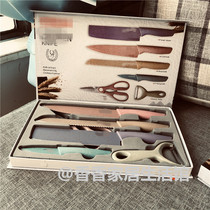 V Ya live room with six-piece kitchen color knives