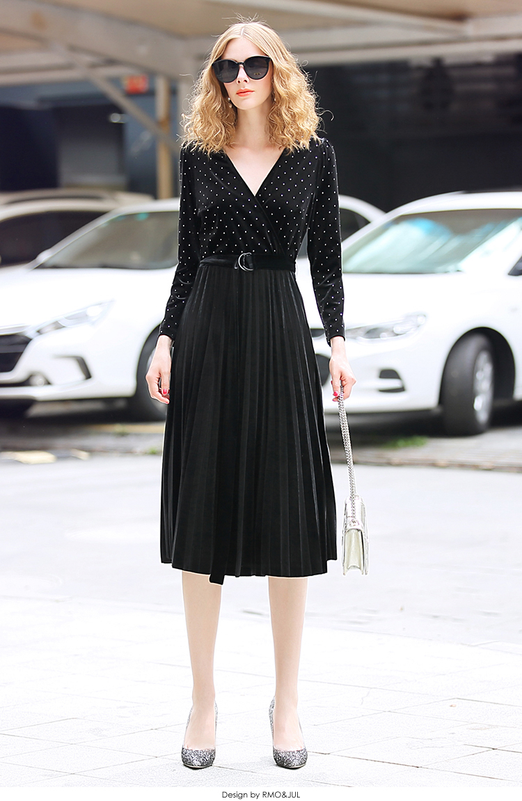 金丝绒连衣裙2019秋冬收腰中长款波点长袖a字中长裙女