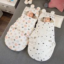 Newborn baby huddled in autumn and winter thickened cotton delivery room newborn baby swaddling supplies out of the bag to be used for sleeping bags