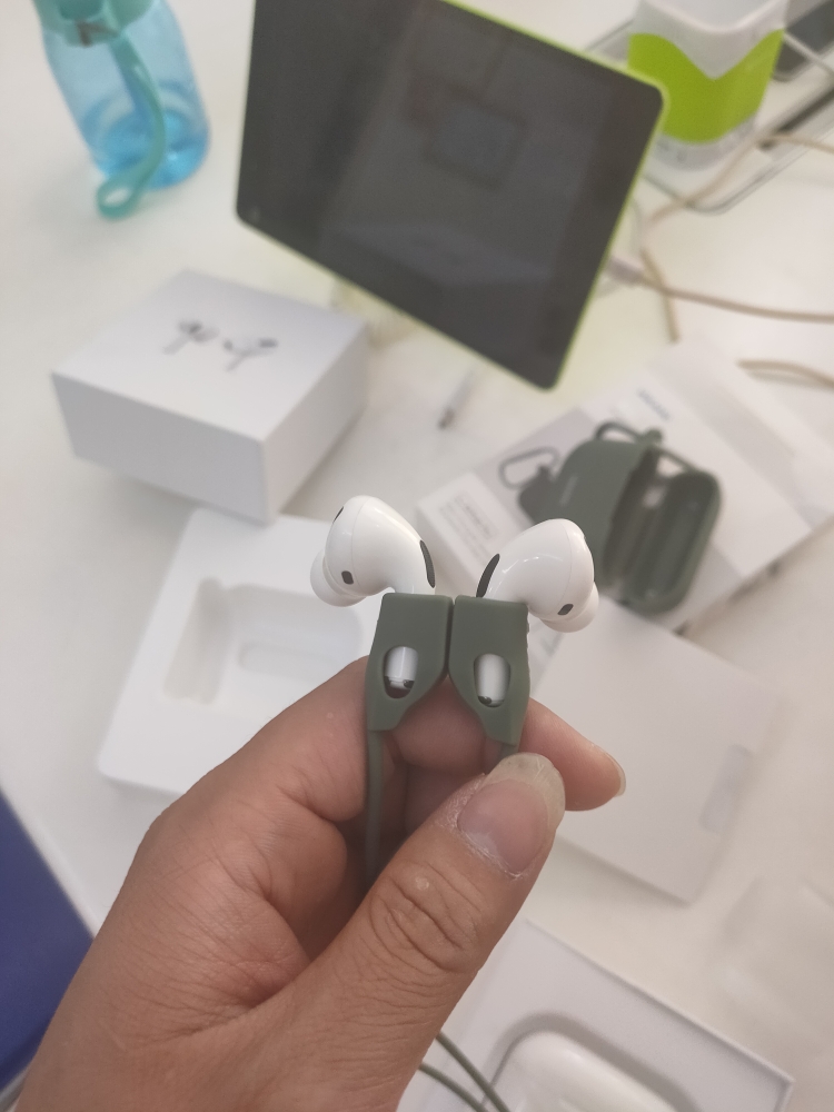 AirPods Pro保护套怎么样？效果如何多少钱啊，使用一周后效果,第10张