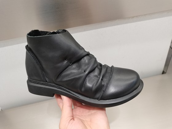 2025 autumn new genuine leather women's toe-layer cowhide flat heel Martin boots British style belt buckle short boots fashion boots
2025 autumn new genuine leather women's toe-layer cowhide flat heel Martin boots British style belt buckle short boots fashion boots
