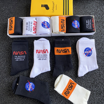 Boxed NASA joint socks black and white letters Europe and the United States street cotton socks mid-tube basketball socks Tide brand sports stockings men