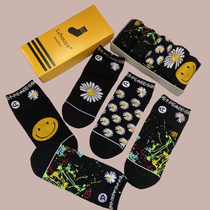 Embroidered small daisy socks Mens and womens short tube socks spring and summer peace tide sports small flower black socks GD shallow mouth socks