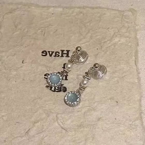 Lanshan Feng Blue Aquamarine Ear Clip 귀걸이가없는 여성 귀 가벼운 고급스러운 단순 프랑스 고급 귀걸이 Lanshan Feng Blue Aquamarine Ear Clip 귀걸이가없는 여성 귀 가벼운 고급스러운 단순 프랑스 고급 귀걸이
