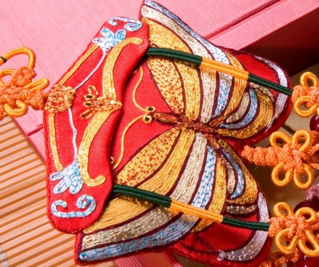 特色手工艺刺绣精品汽车挂件金蝴蝶 评价:                 河南濮阳