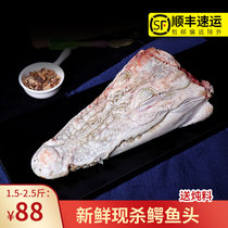 (gathering relatives)Fresh crocodile meat crocodile head Siamese crocodile soup hotel ingredients now kill the whole crocodile head