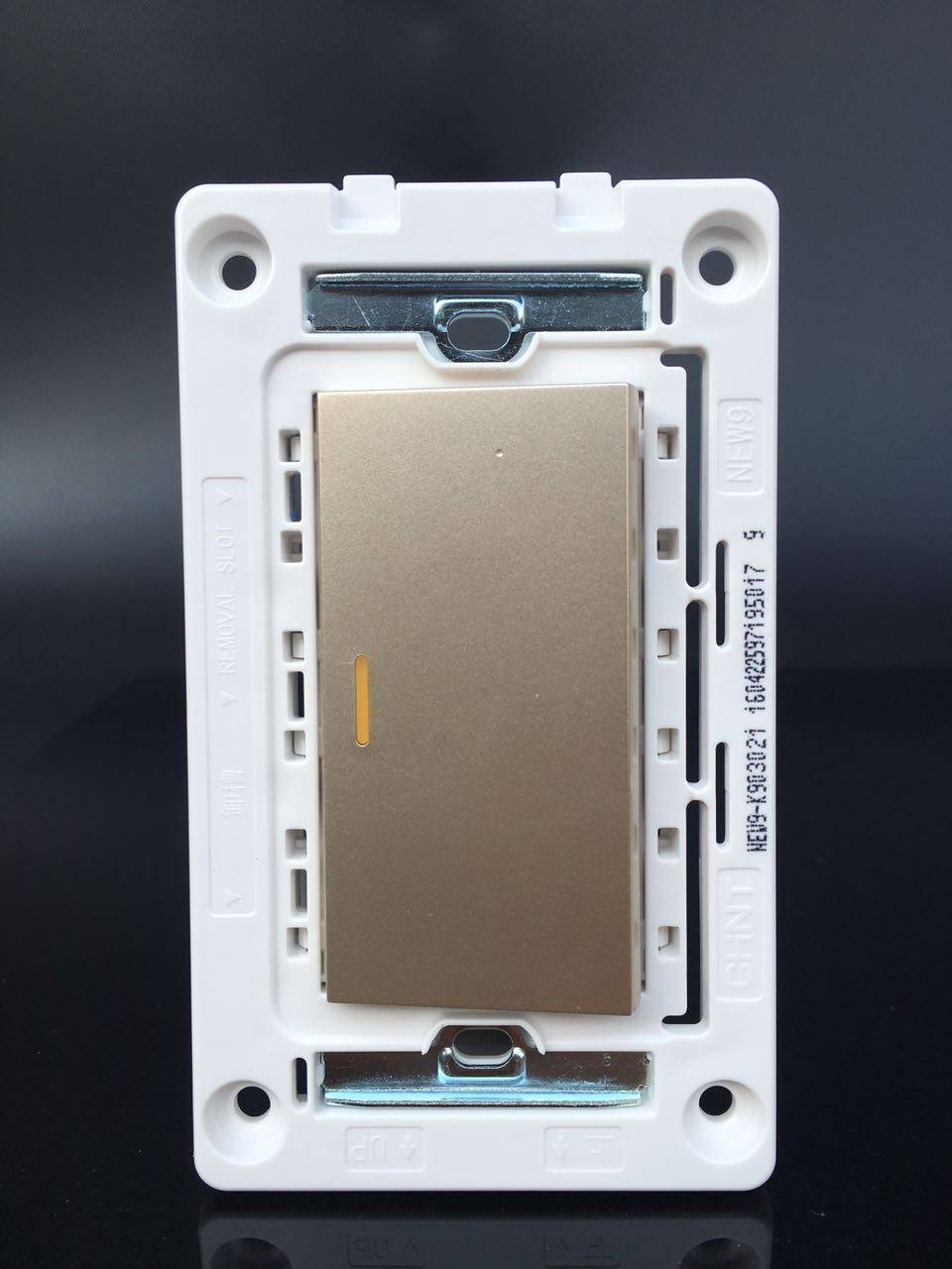 正泰120型开关 9k系列香槟金墙壁单开1开一开双控开关面板120*72