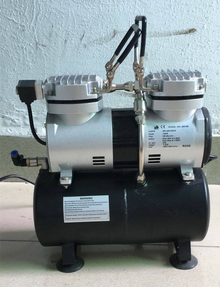 空压机小型 高压 as196 40l/min 3.5l 净重7.2kg方便携带 200元