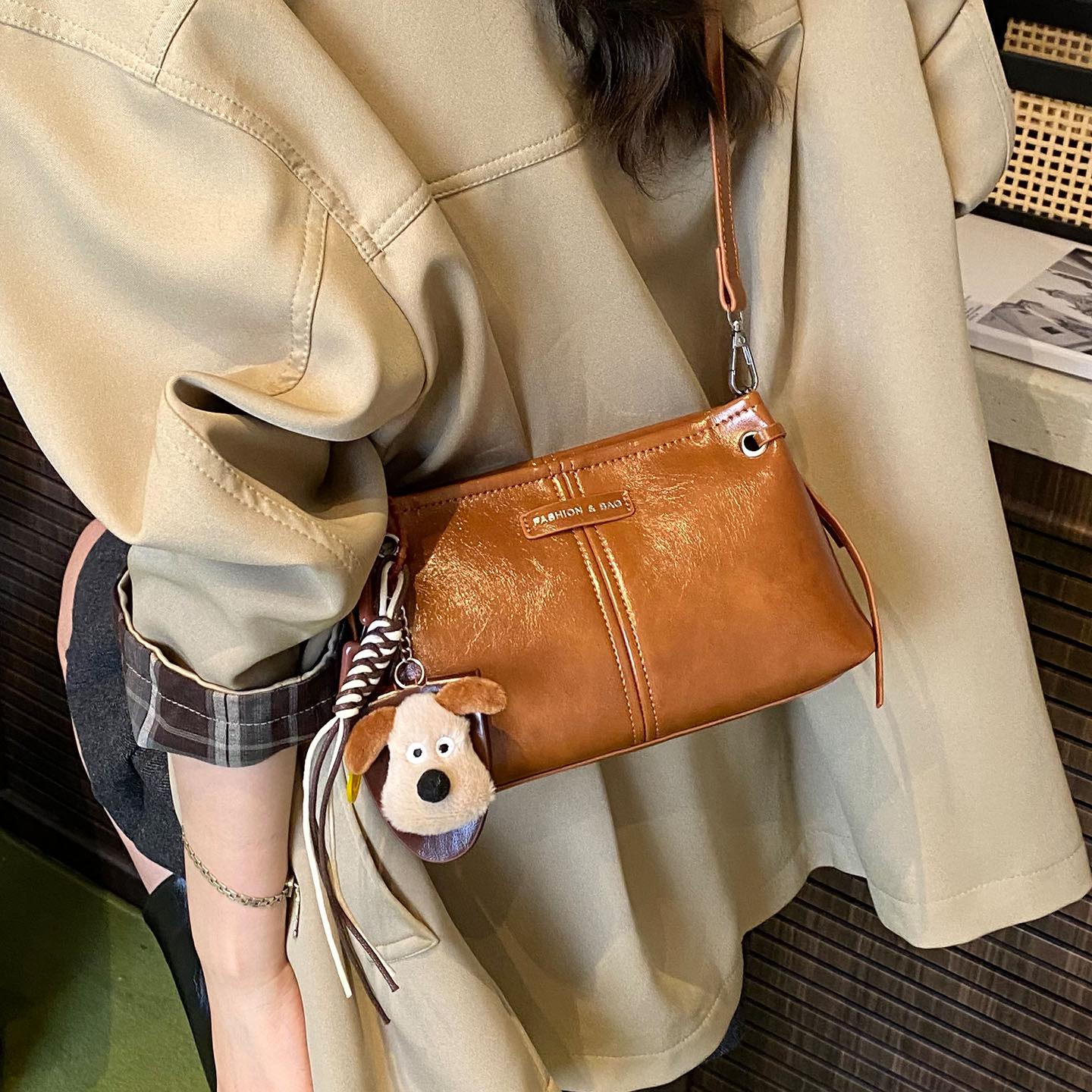 简约大气小包包2025新款女式通勤休闲时尚潮手提气质单肩包复古