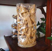Indian wood carving Eros husband and wife return auspicious love ornaments Individuals go abroad to bring back carved fine and intact products