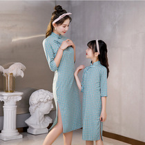 Chinese style mother and daughter dress modified cheongsam 2021 Summer parent-child dress tour photo Republic of China style Hanfu girl dress