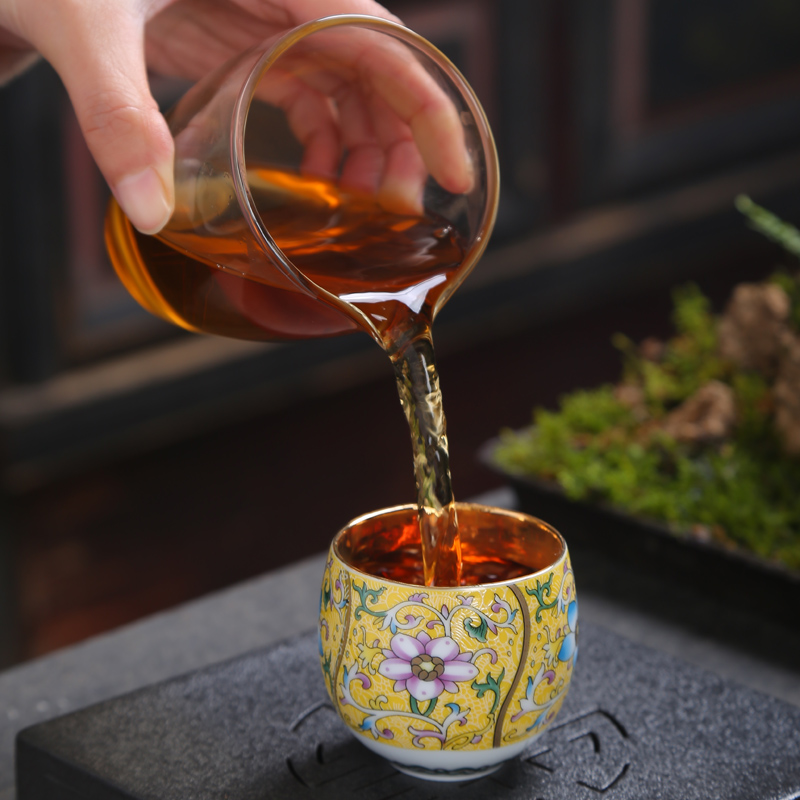 Jingdezhen tea cups ceramic bowl with enamel paint, grilled flower sample tea cup master single CPU hand - made kung fu tea cups