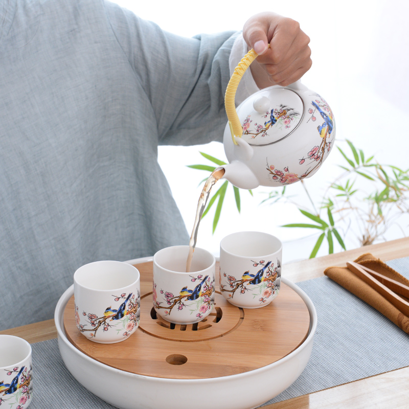 Blue and white porcelain teapot teacup tea suit household contracted and I Chinese style of a complete set of Blue and white porcelain kung fu tea tray