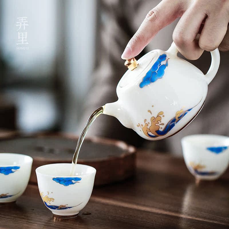 Make waves in the white porcelain tea set household contracted kung fu tea pot of a complete set of ceramic tea tureen jade porcelain cups