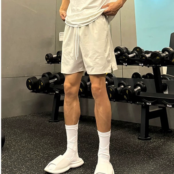Trendy men's casual shorts American fitness sports pants five-point 2025 summer Korean version lazy wind quick-drying shorts large size
Trendy men's casual shorts American fitness sports pants five-point 2025 summer Korean version lazy wind quick-drying shorts large size
