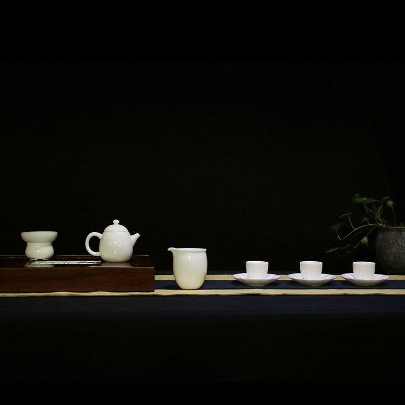 Dehua white porcelain ceramic teapot kung fu tea tureen to use household Long Dan pot of filter with three cups to use