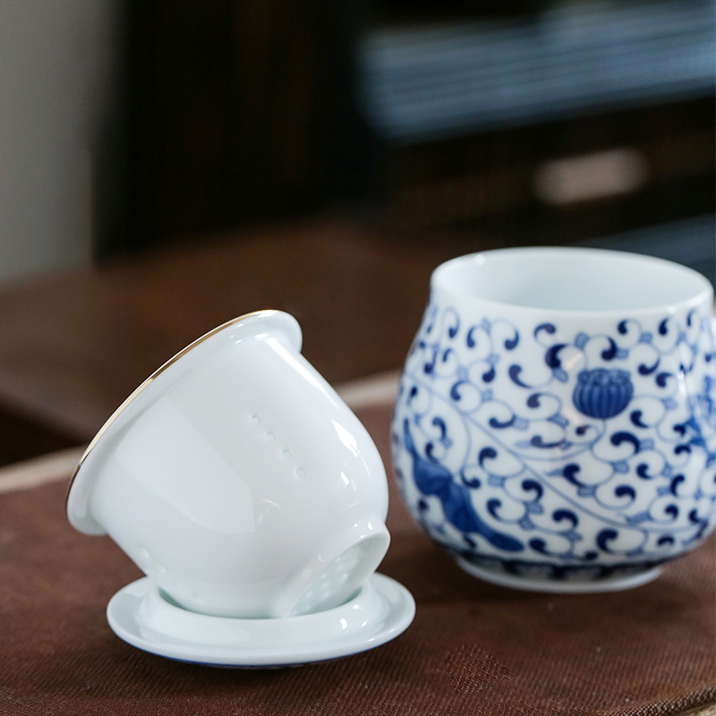 Blue and white porcelain filtering cup office cup with cover keller gifts customized individual cup cup tea cups