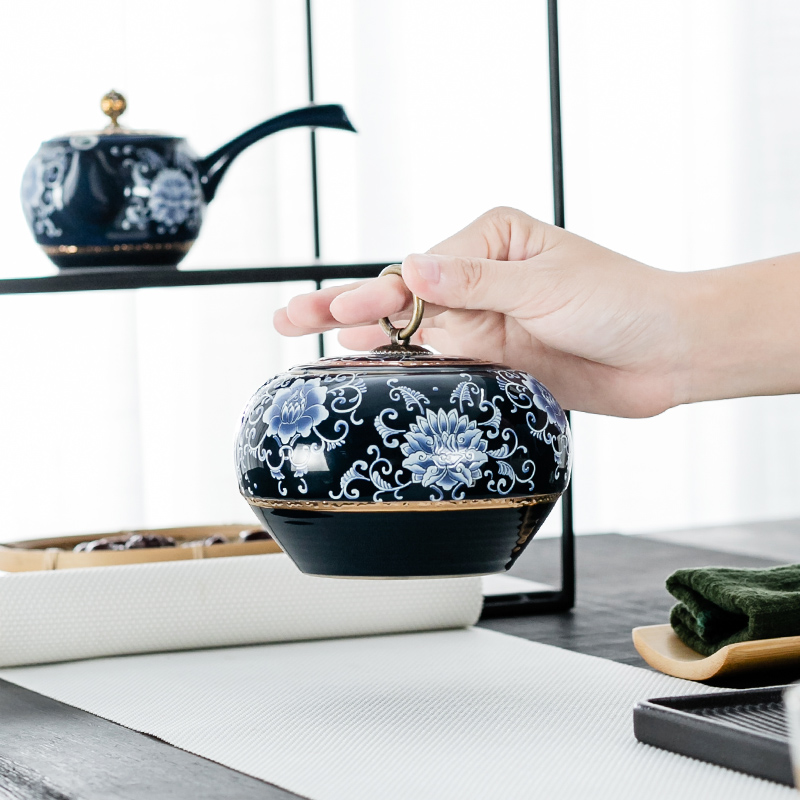 NiuRen ceramic tea pot hand - made paint storage jar airtight jar of blue and white porcelain tea sealing and receives the trumpet