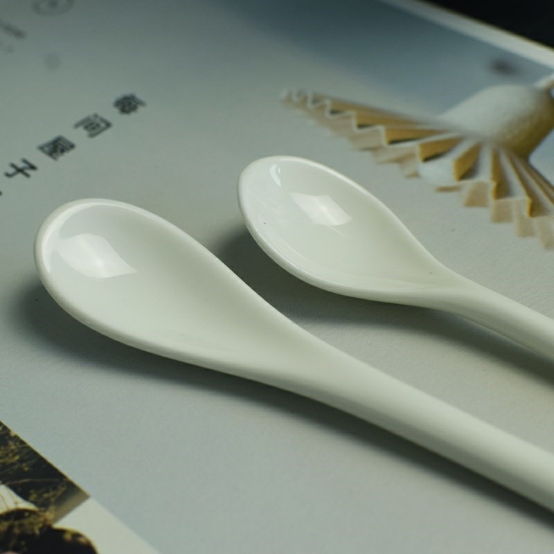 Kitchen ceramic creative small spoon, prevent slippery little salt seasoning seasonings short white spoon run small home