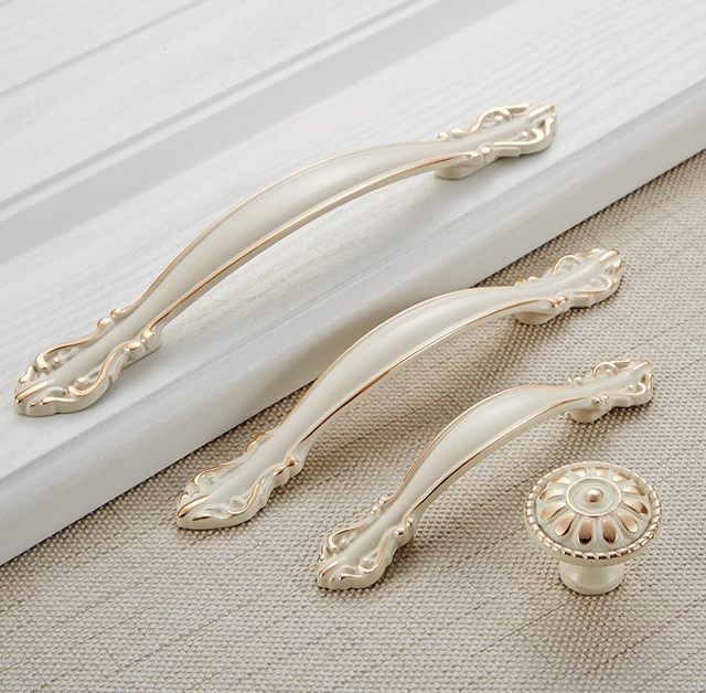 Home office deduction pull retro wardrobe handle drawer cabinet handle antique personality outside the cabinet surface mounted hardware Chinese Home office deduction pull retro wardrobe handle drawer cabinet handle antique personality outside the cabinet surface mounted hardware Chinese