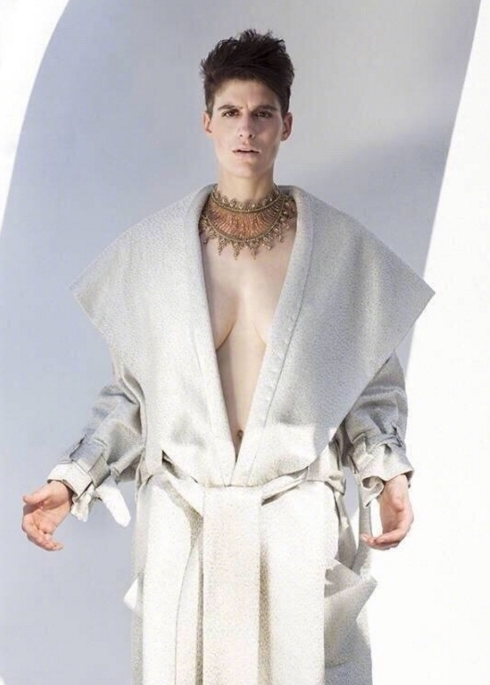 维密帅气"男模",脱下衣服竟是女生?