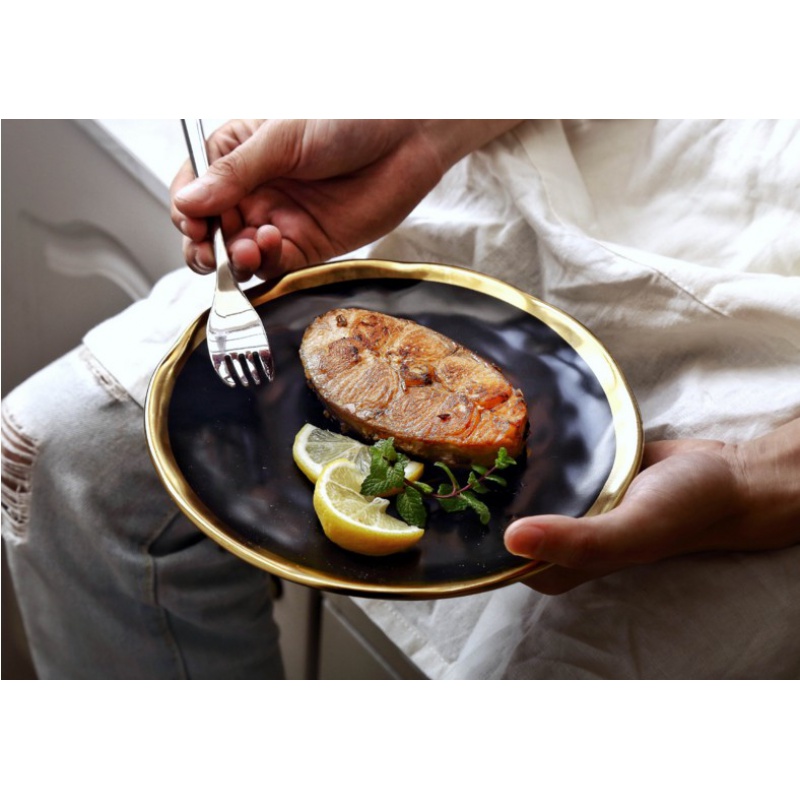 Jingdezhen high - grade series of black matte enrolled porcelain gold - plated rim western food steak creative new fruit plates