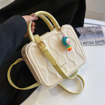 Rice Straw Man Advanced Senses Design Small Bag Woman Bag 2022 New 100 Hitch Ocean Gas Biscuit Bag Fashion Texture Slanted Satchel Bag