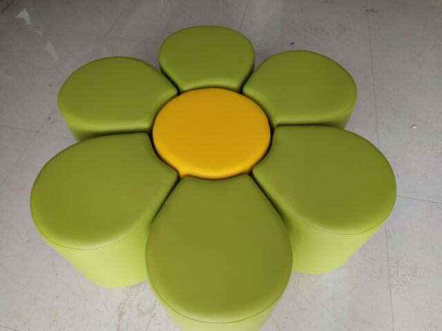 Flower Sofa Soft Cover Petal Stool Shoe Changing Stool ໂຮງຮຽນອະນຸບານ ການສຶກສາຕອນຕົ້ນ ສູນການຄ້າ ສູນການຄ້າ ໂຊຟາຮູບຊົງພິເສດ ໂຕະ hexagonal