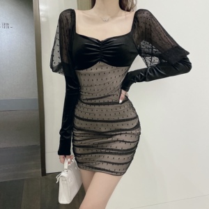 Real shot square neck bubble sleeve slim fit and careful machine design sense dress autumn dress 2020 new women’s bottom