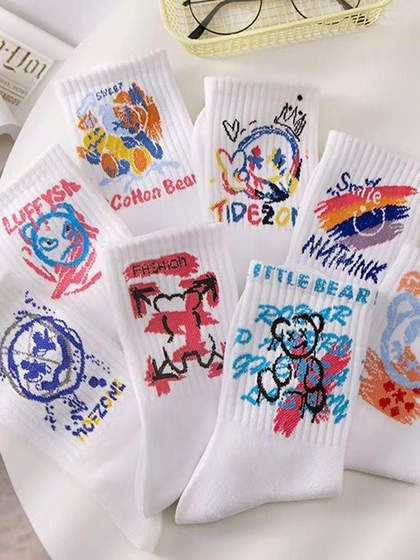Kuuk White Graffiti Socks 남자 미드 튜브 인 ins 트렌디 한 다목적 트렌디 한 봄과 여름 스포츠 농구 양말 튜브 트렌디 한 양말 Kuuk White Graffiti Socks 남자 미드 튜브 인 ins 트렌디 한 다목적 트렌디 한 봄과 여름 스포츠 농구 양말 튜브 트렌디 한 양말