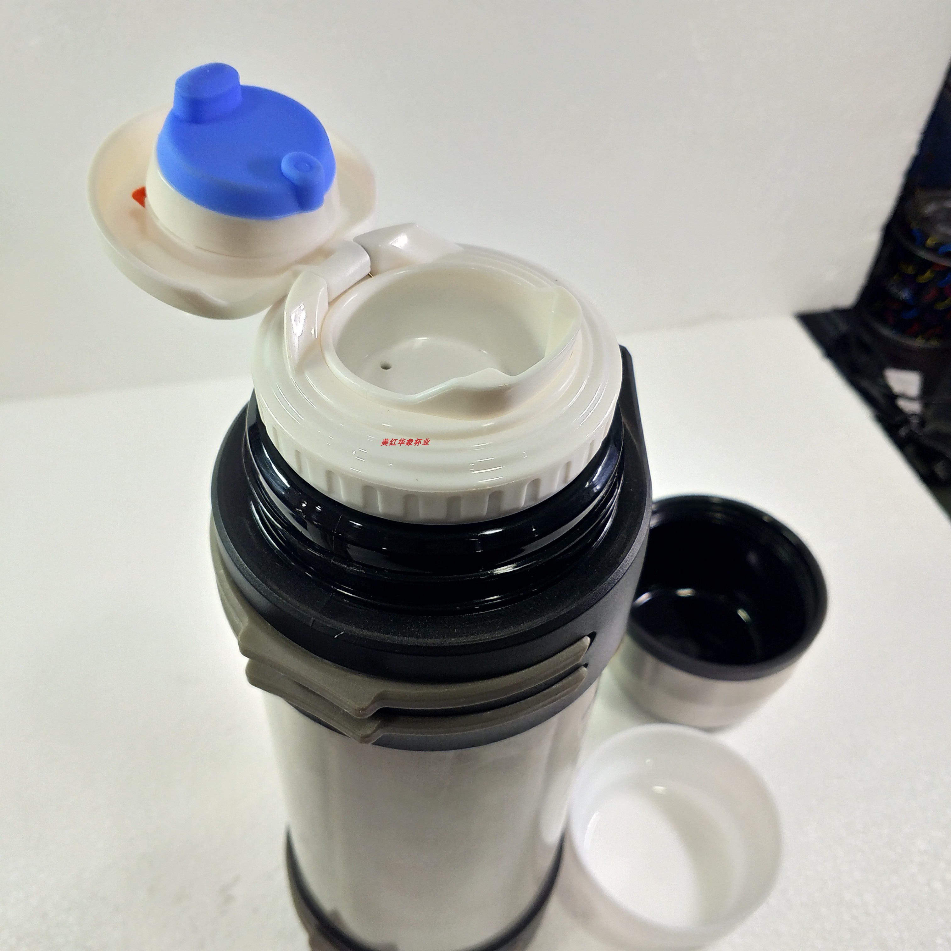 正品华象高级不锈钢高真空背带旅行保温壶保温杯1200ml