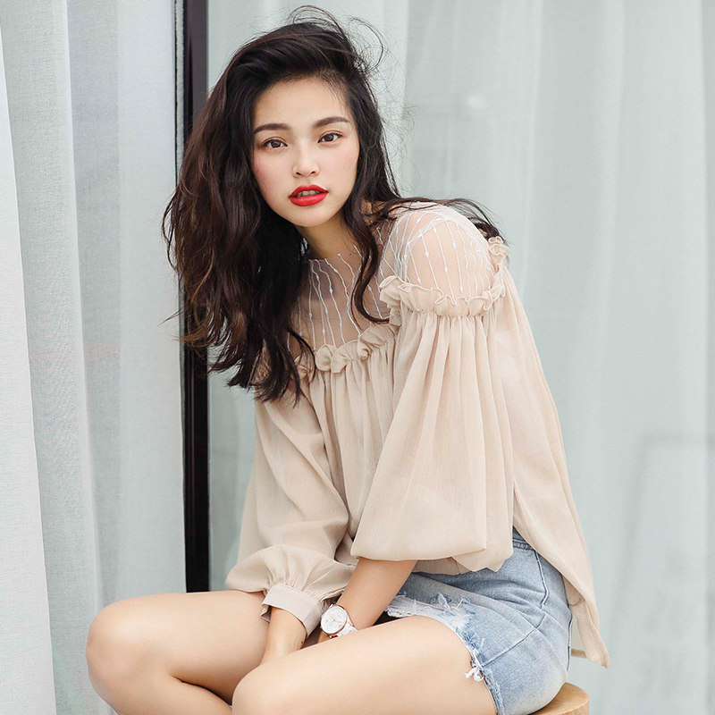 雪纺衫女2017夏季新款网纱拼接宽松灯笼袖一字领亮丝露肩上衣h