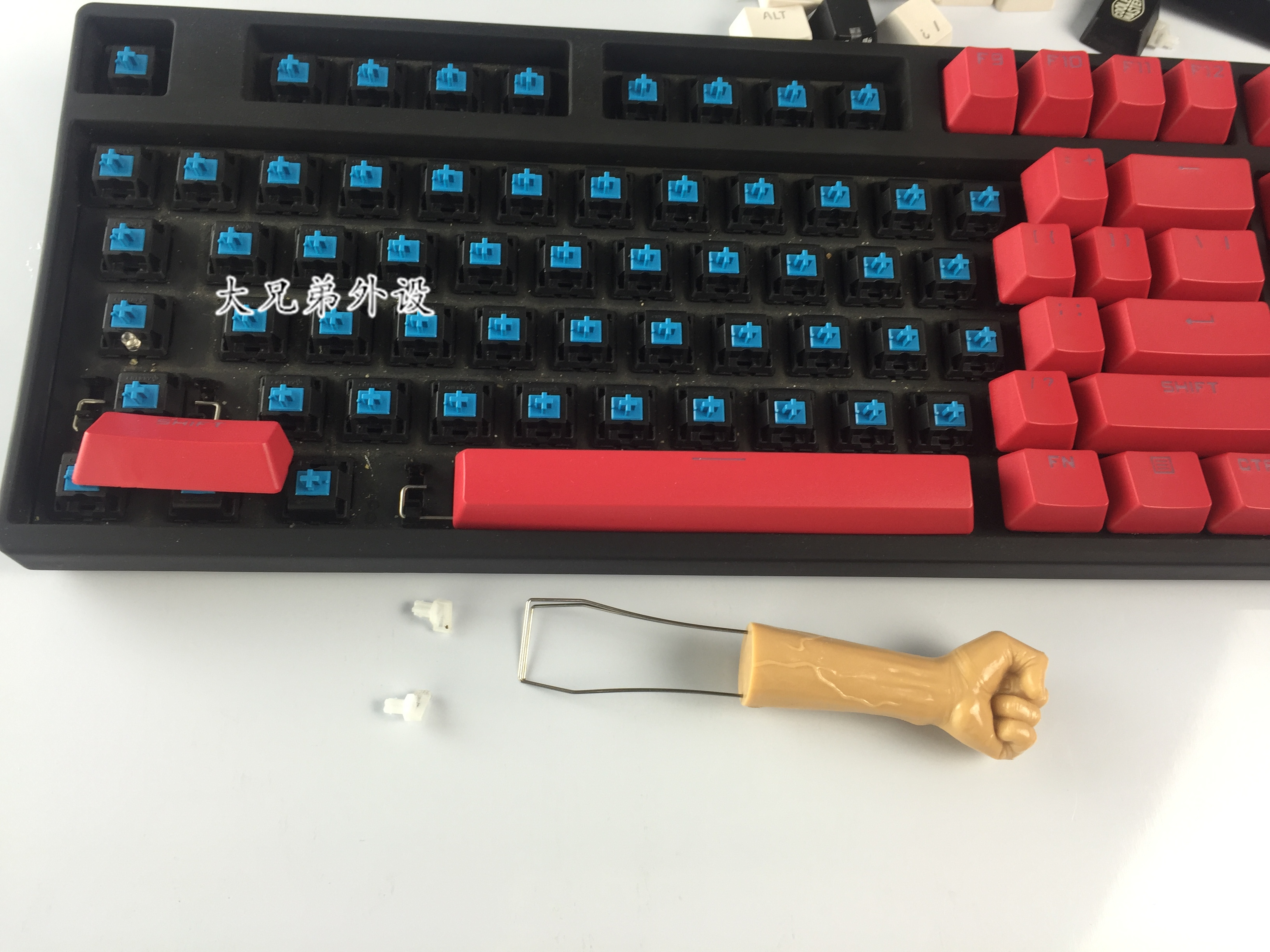 为了解决abs键帽普遍出现的打油现象,并且最大满足机械键盘用户的