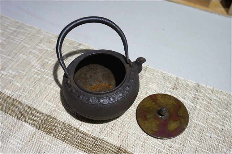 日本回流 关西铁瓶明治期名人造丸筋卷地纹斑紫铜盖铁壶 国内现货_7折