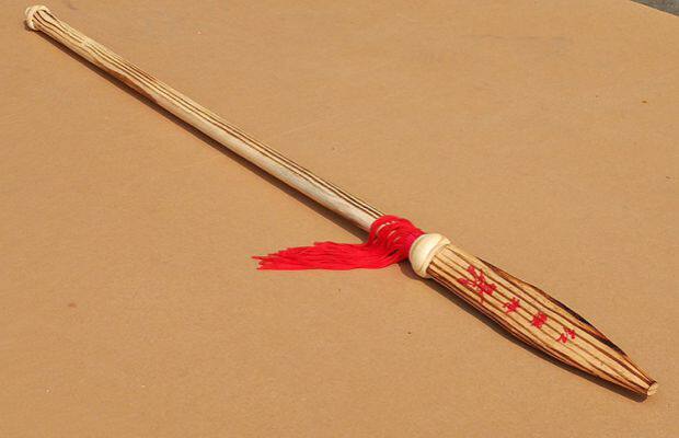 木质红缨枪玩具六一儿童红缨枪表演道具木制长枪红缨枪长矛舞台道_双